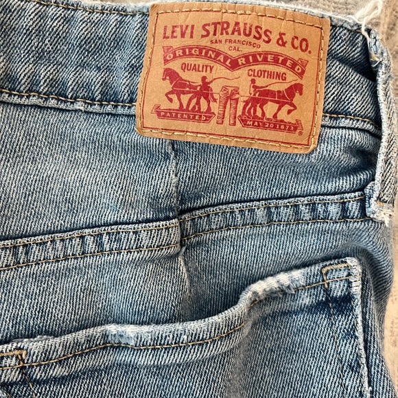 Levi’s light wash skinny jeans - Picture 5 of 9